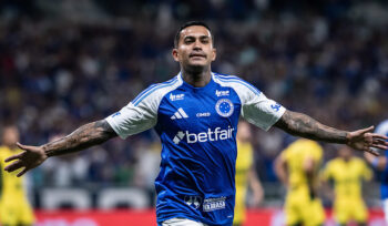 Pemain Sepak Bola Eduardo Alami Cedera Saat Berhadapan dengan Mantan Klubnya Mirassol vs Cruzeiro